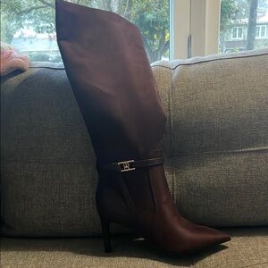 Elegant Women's Knee-High Boots